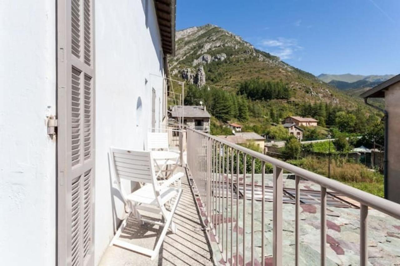 Sunny 1-Bed Apartment In Lovely Mountain Village La Brigue エクステリア 写真