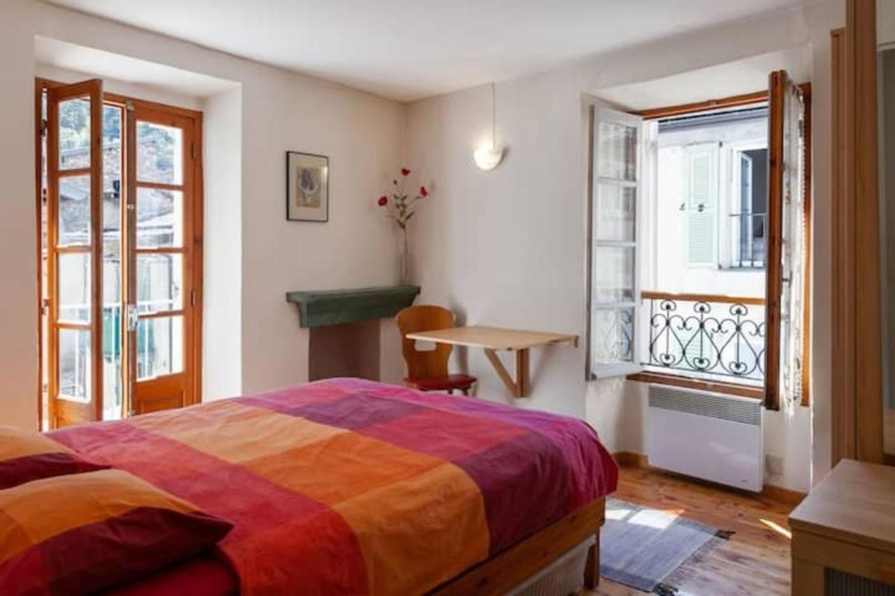 Sunny 1-Bed Apartment In Lovely Mountain Village La Brigue エクステリア 写真
