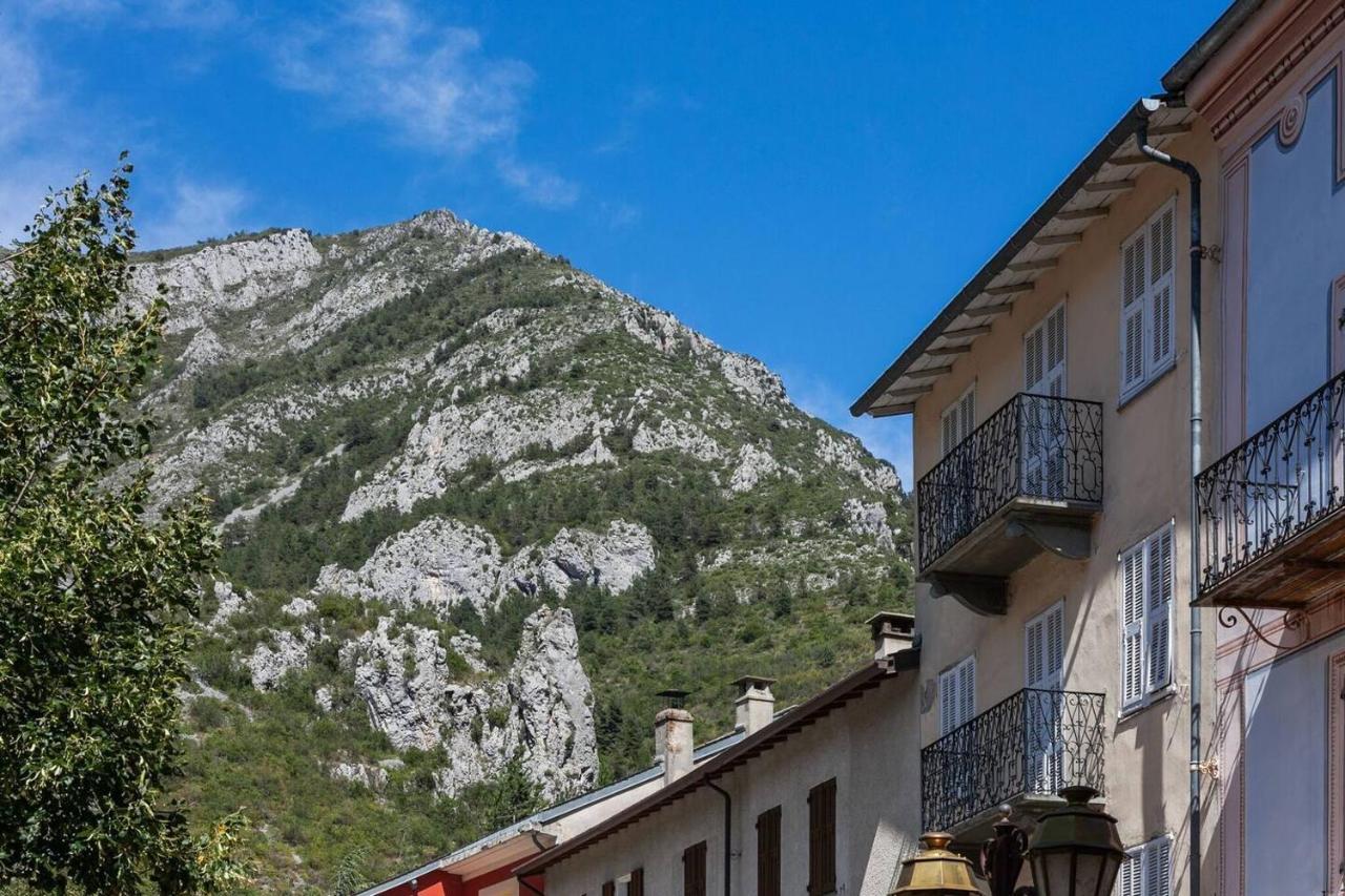 Sunny 1-Bed Apartment In Lovely Mountain Village La Brigue エクステリア 写真